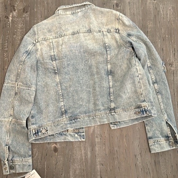 Free People NWT 🤩 Rare distressed Jean Jacket - Picture 7 of 7